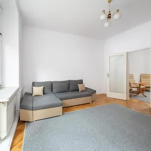 https://apt-widok-central.warsawhotelspoland.com